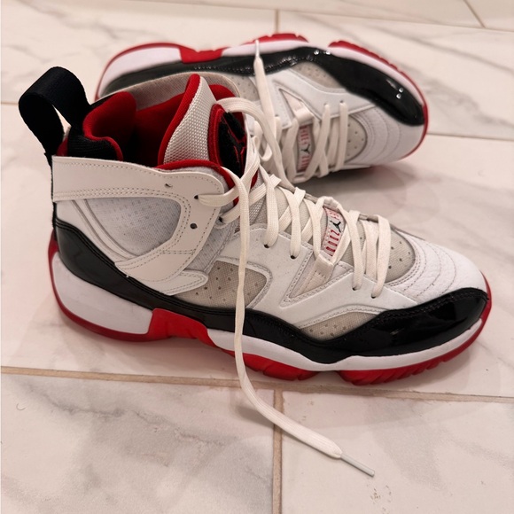 Jordan Two Trey – White/Black/Red 🔴⚫⚪